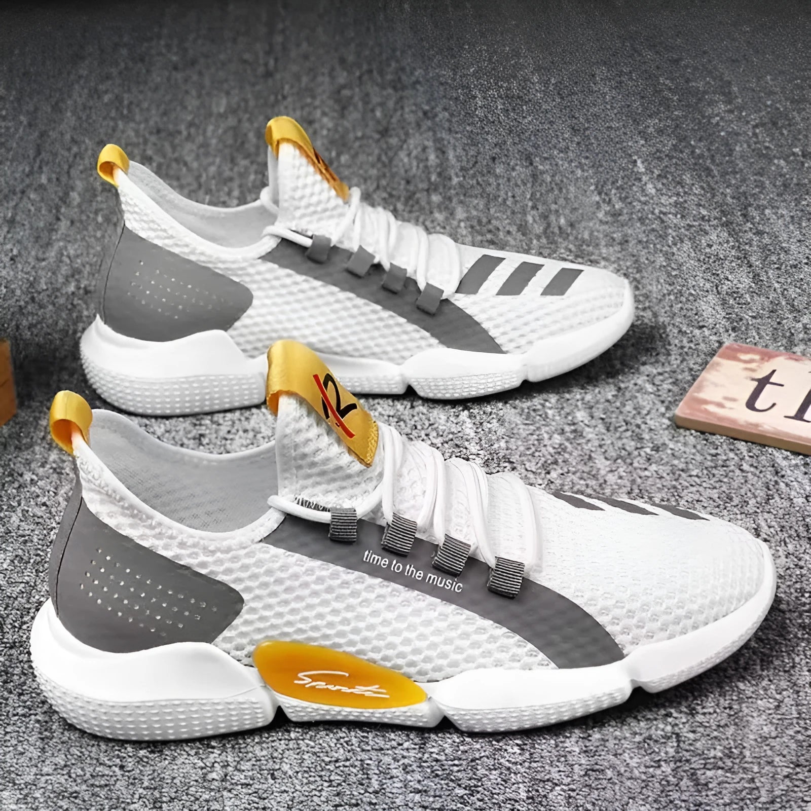 Men's breathable mesh lace-up casual sneakers in black with car suture detail and low heel