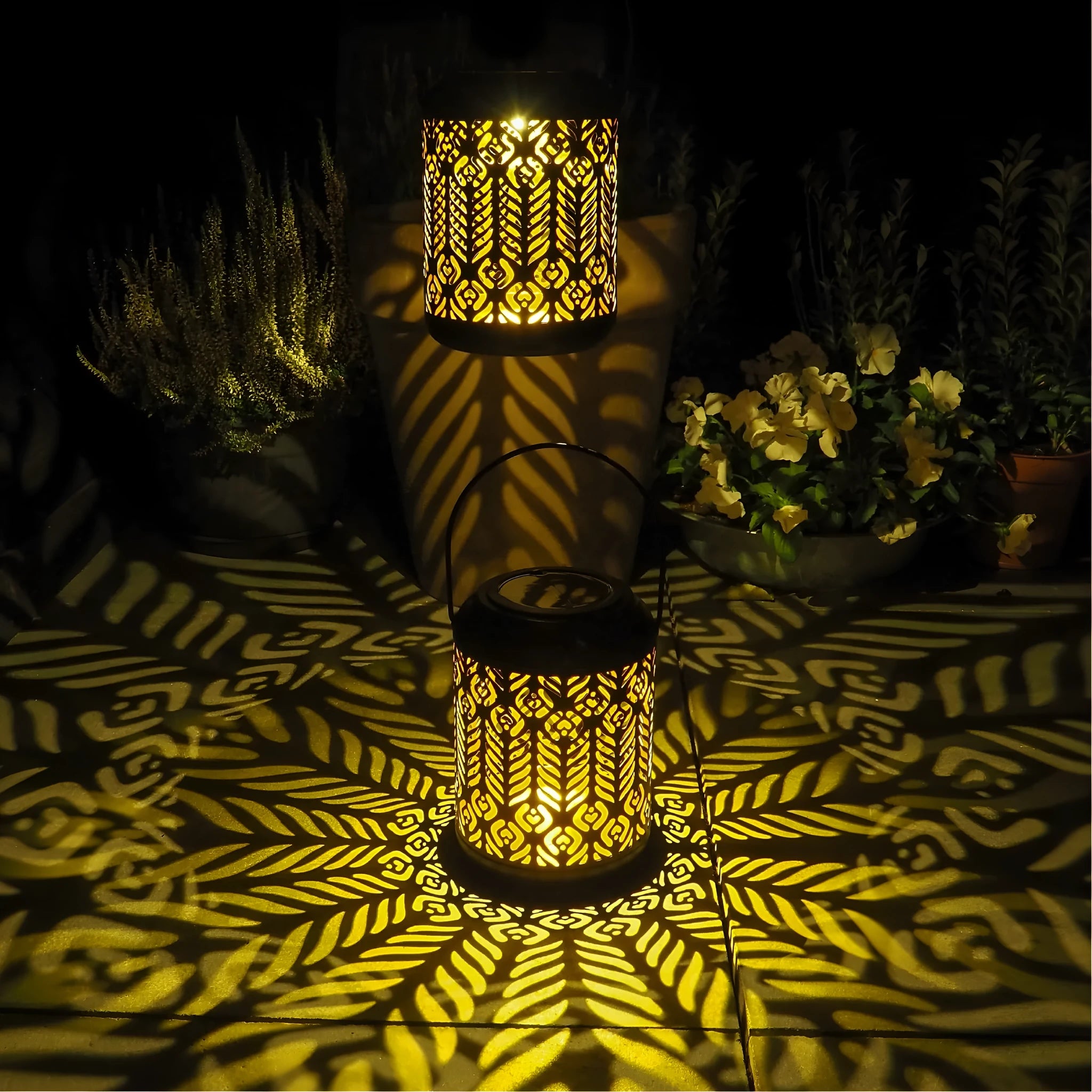 Black iron circular solar lamp with LED light and small wheat ears design for outdoor garden pathway decoration