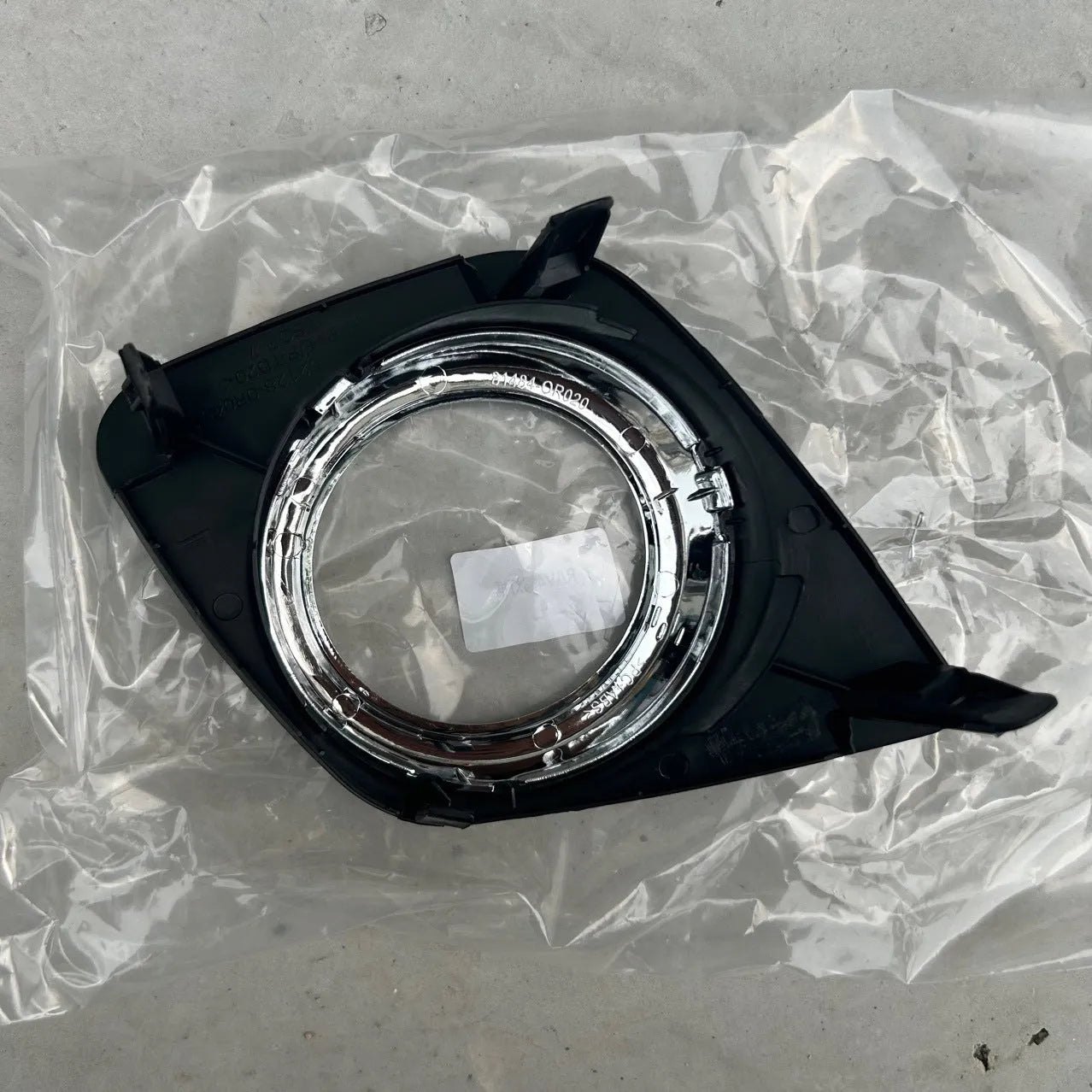 Black Toyota RAV4 front bumper anti-fog cover for small light decoration frame