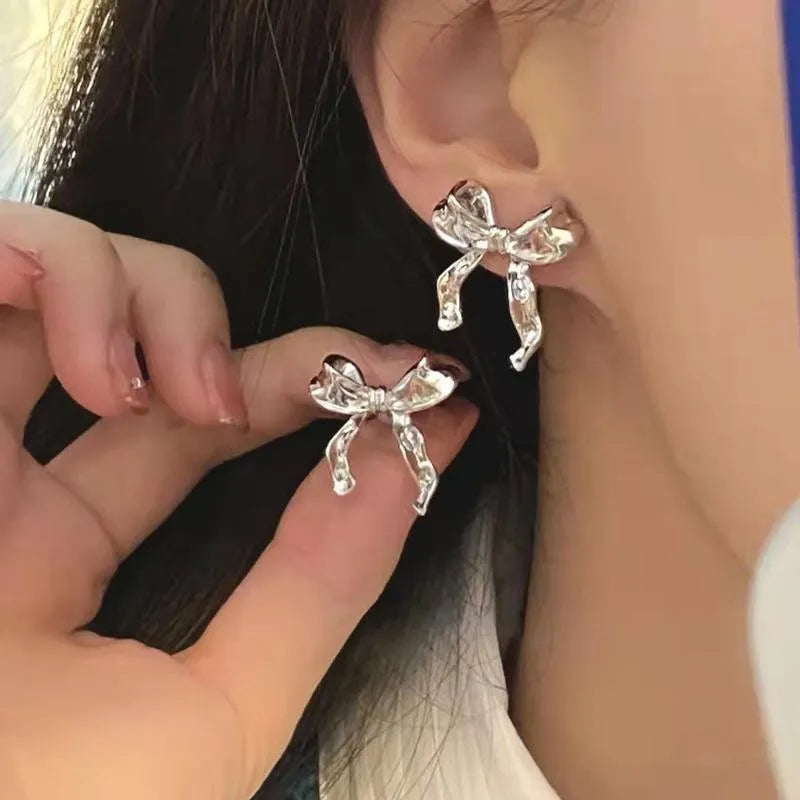 Pair of bow earrings in simple style, alloy with electroplated gold or silver finish