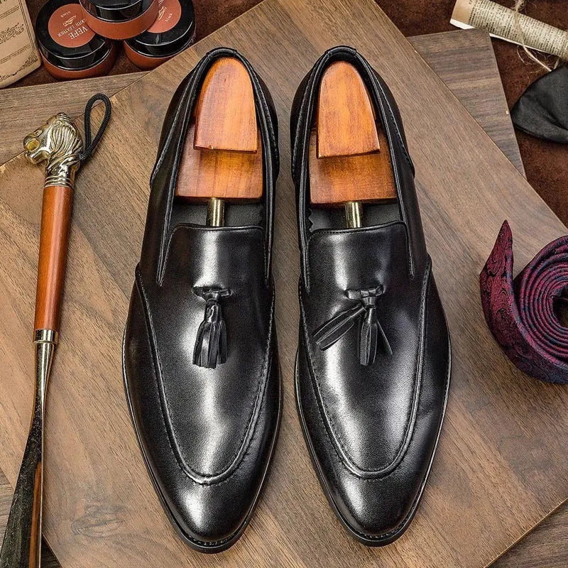 Men's black business casual tassel leather shoes with cowhide upper and low-top silhouette