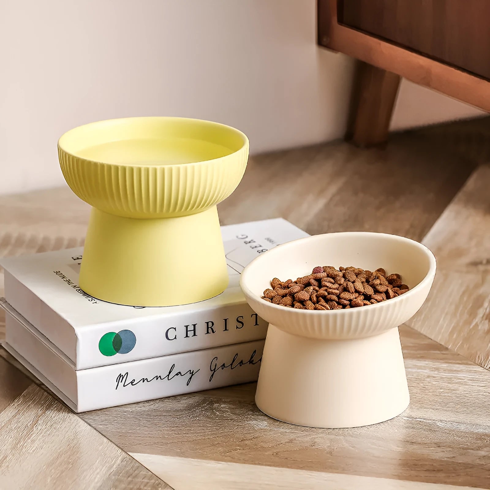 Striped oblique matte purple anti-tumble porcelain cat goblet rice bowl on a light background