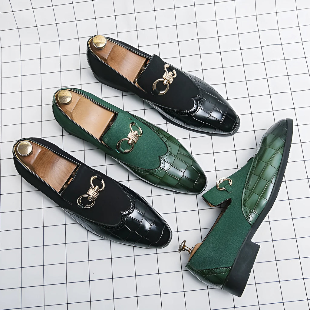 Korean style men's leather shoes with pointed toe and rubber sole in black or green colour.