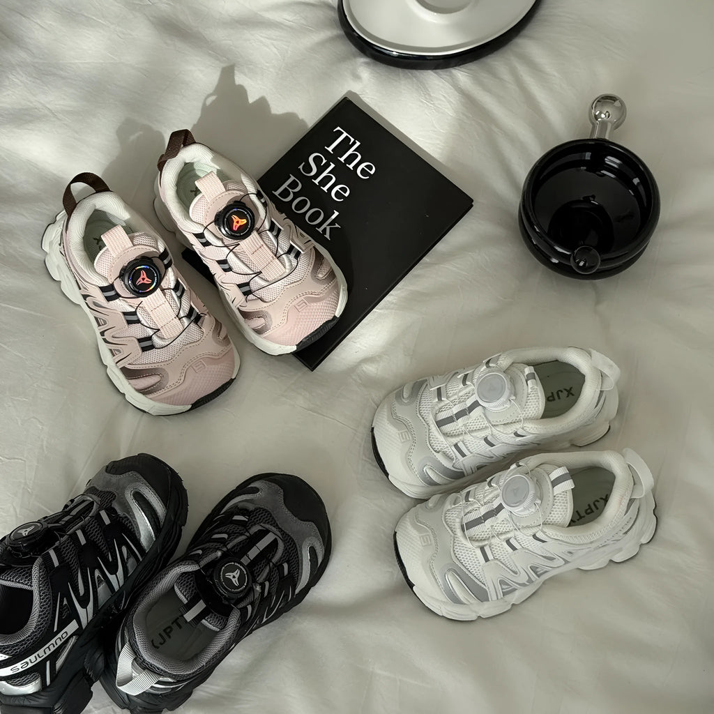 Girls lightweight casual shoes in black, beige or pink with PU leather mesh upper