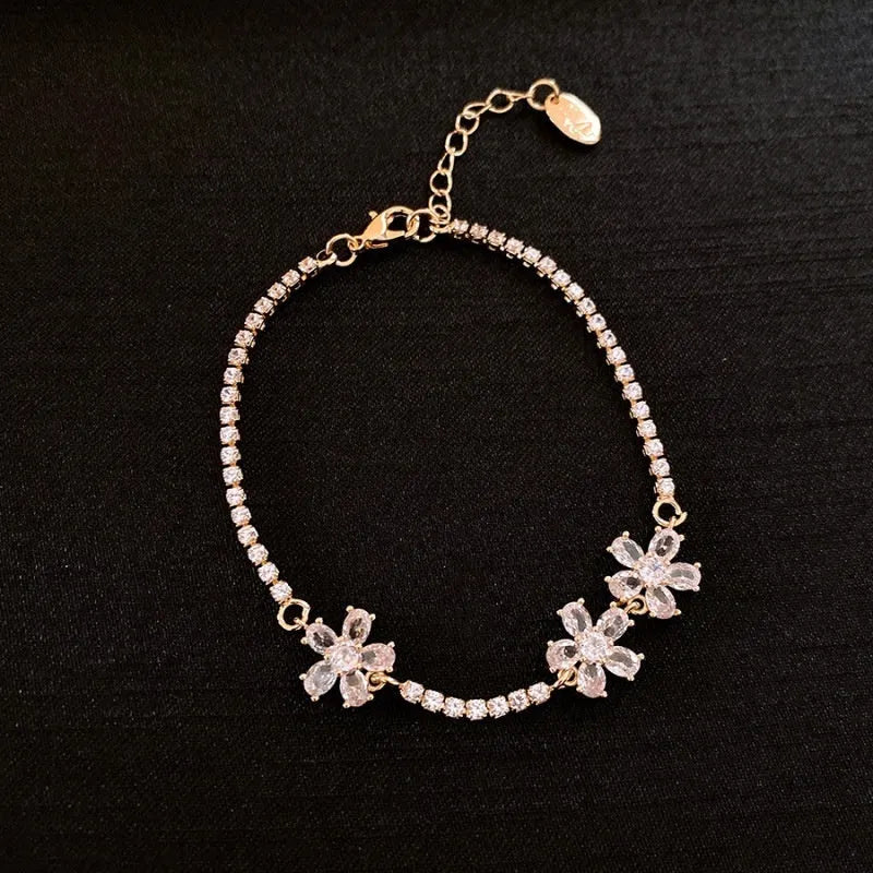 Gold-plated copper women's bracelet with geometric design and zircon gemstone accents