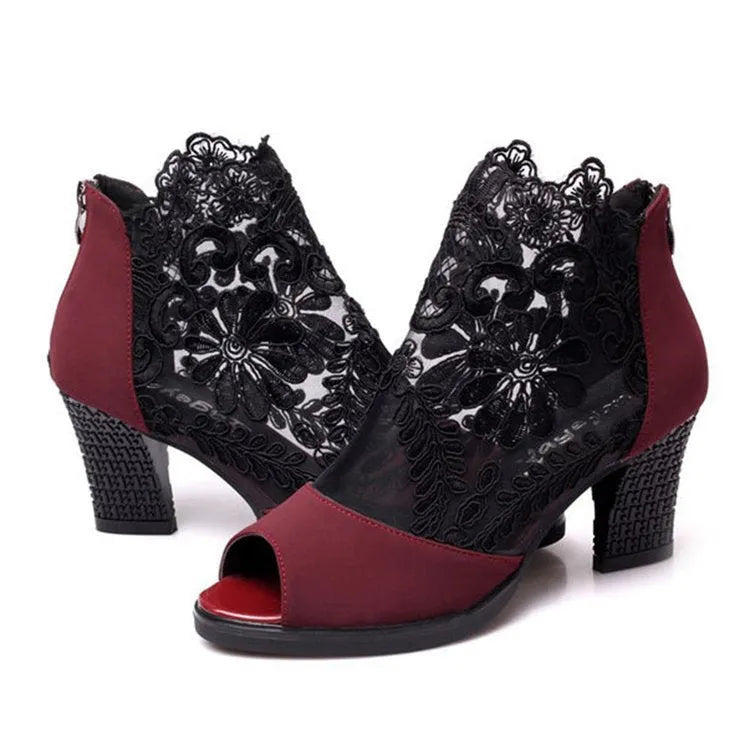 Black lace women's gladiator sandals with square heel and flower detailing