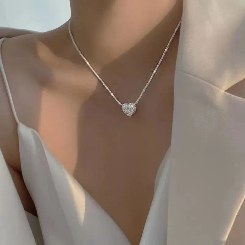 Alloy heart shape clavicle chain necklace with electroplated finish worn as a fashion pendant