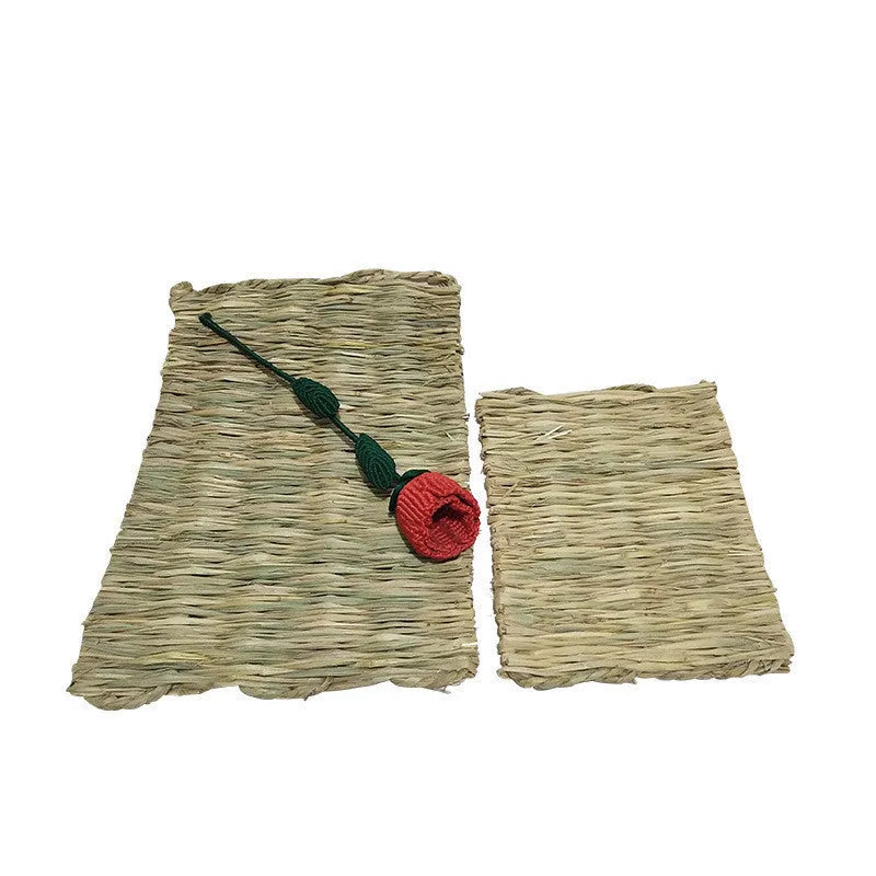 Natural straw hay mat 40x28 cm hand-woven brown for rodent cage chew toy and bed
