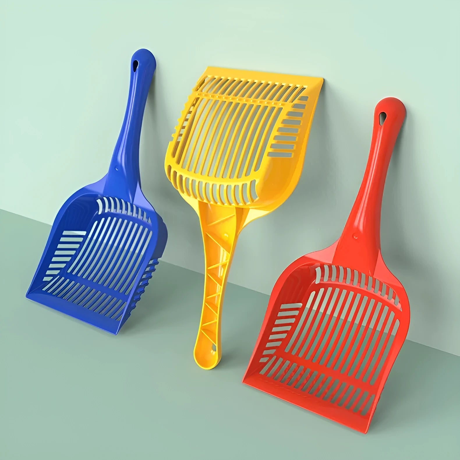Plastic cat litter scoop in red, yellow, or blue colours with medium or small size options