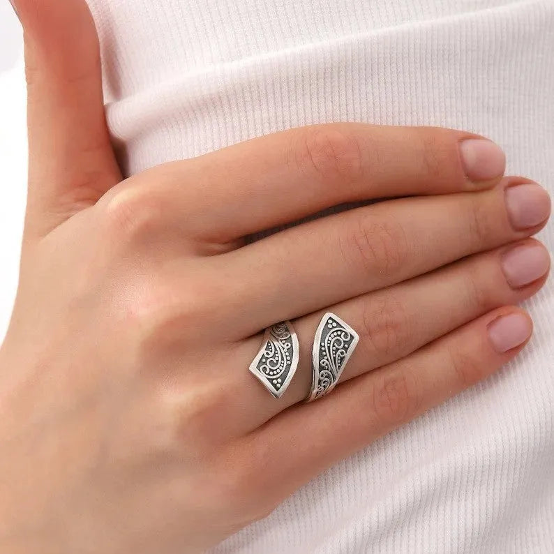 Silver colour adjustable opening retro women's ring with minimalist design on finger