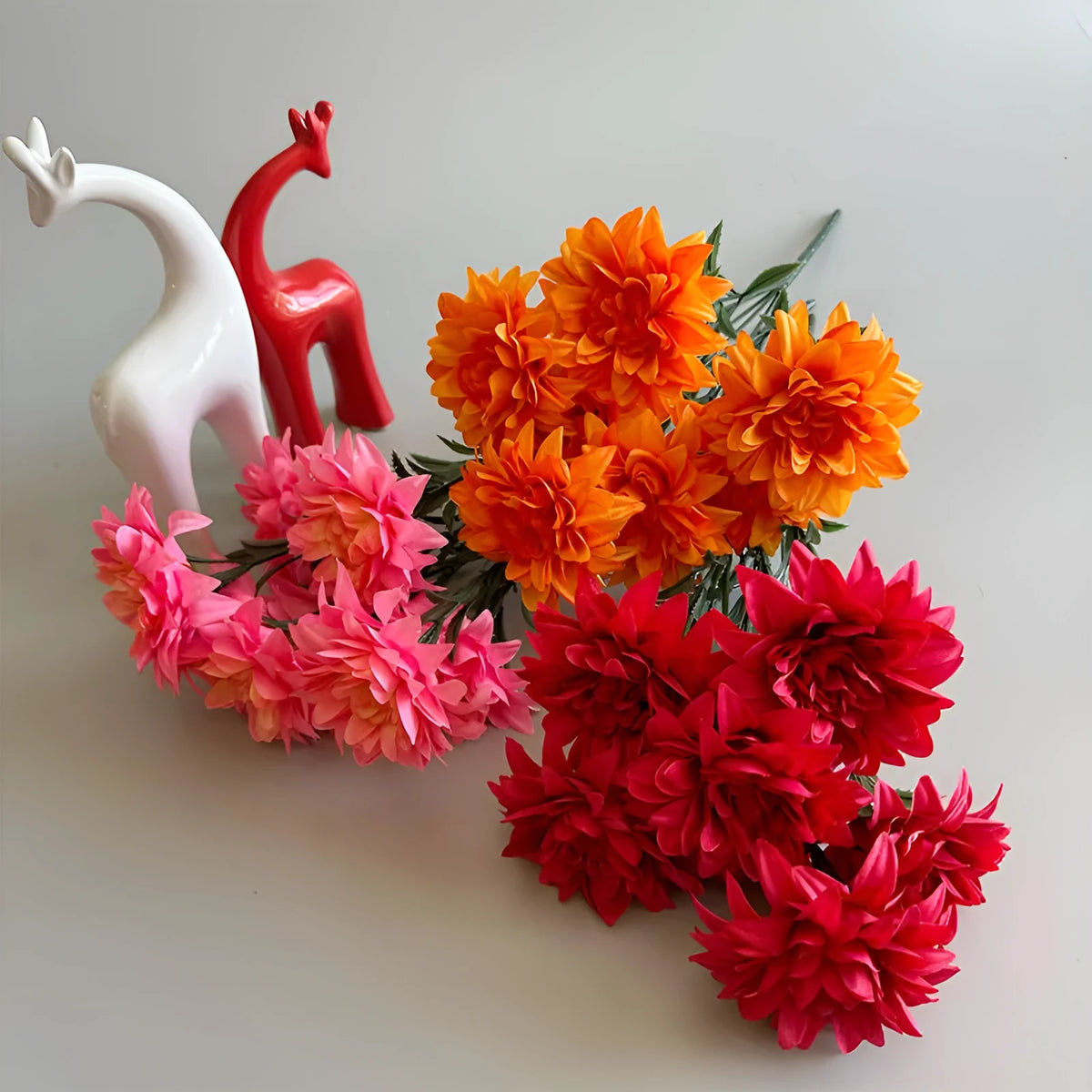 Artificial silk flower bouquet in multiple colours for desktop display fan