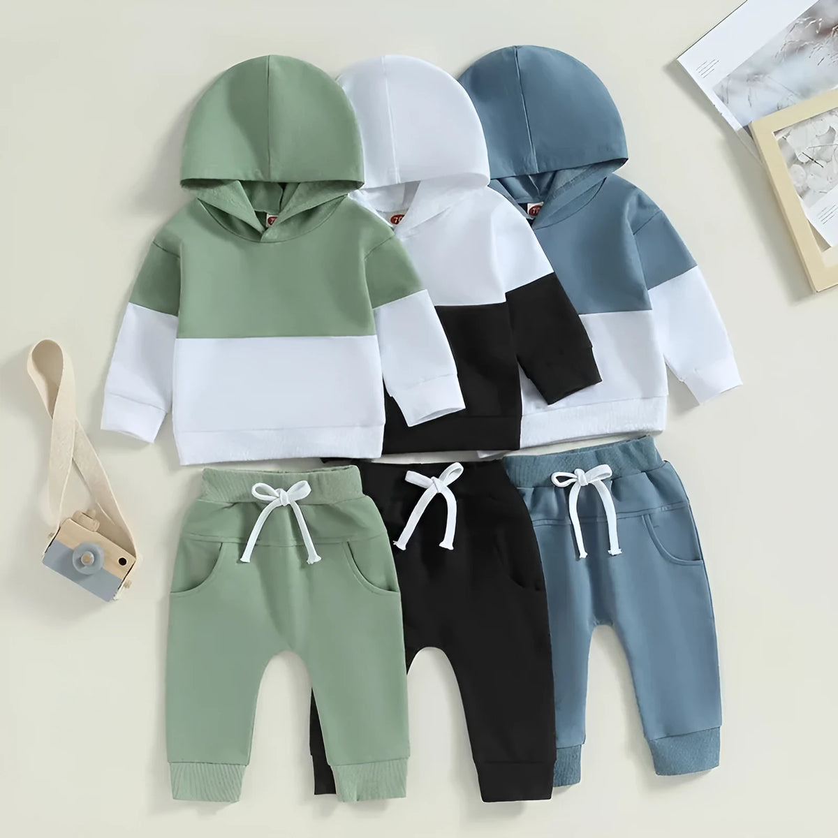 Children's hooded two-piece tracksuit in polyester with cartoon print, black, blue and green, sizes 70cm to 110cm