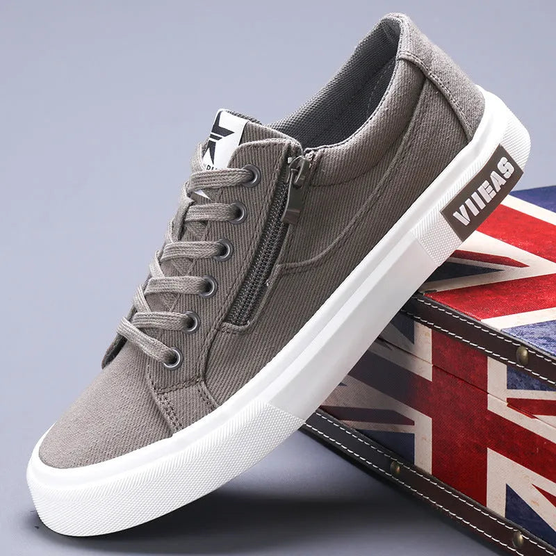 Men's canvas sports casual shoes in 2002 Black with low-top lace-up front, vulcanised rubber sole and round toe