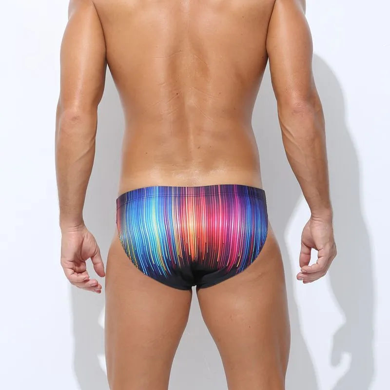 Printed men's swimming trunks in polyester fabric with quick-dry properties for beach and pool swimming