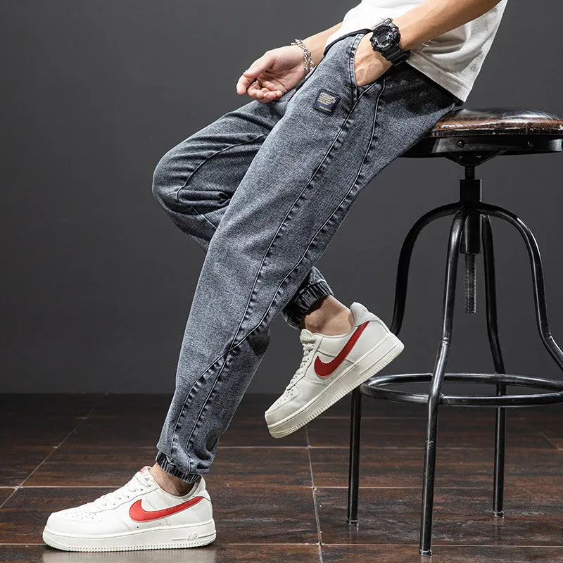 Men's loose cargo jeans with straight leg and micro-elastic cotton fabric in blue colour