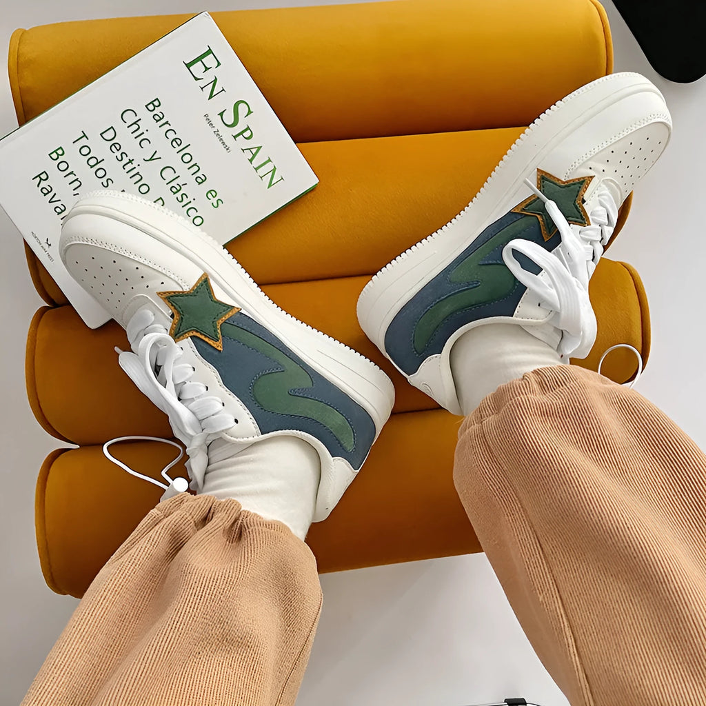 Retro low-top sports and casual shoes for men and women, synthetic leather upper, TPR sole, stitching details, white blue and white green colours, sizes 36-44.