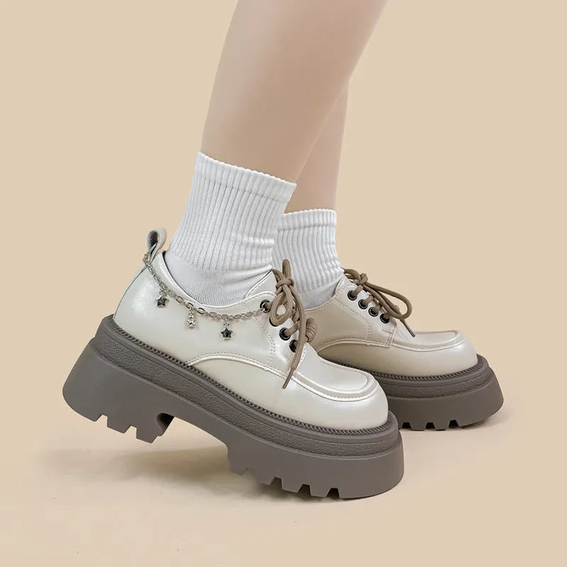 White British-style platform leather shoes with chunky heel and front lace-up design
