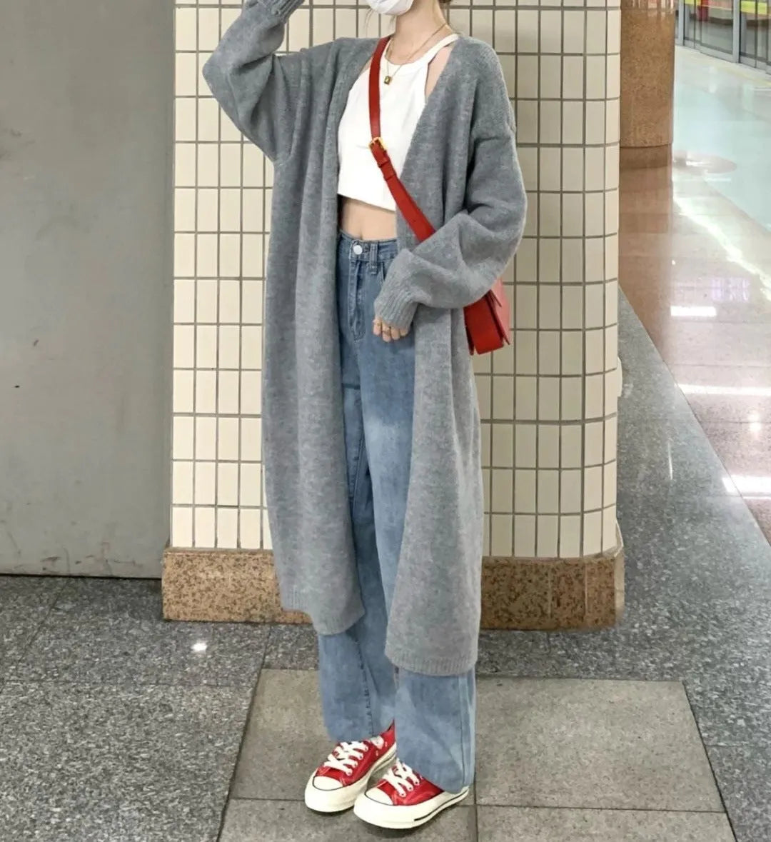Loose large knitted cardigan for women in thick chenille fabric, shown in dark gray colour.