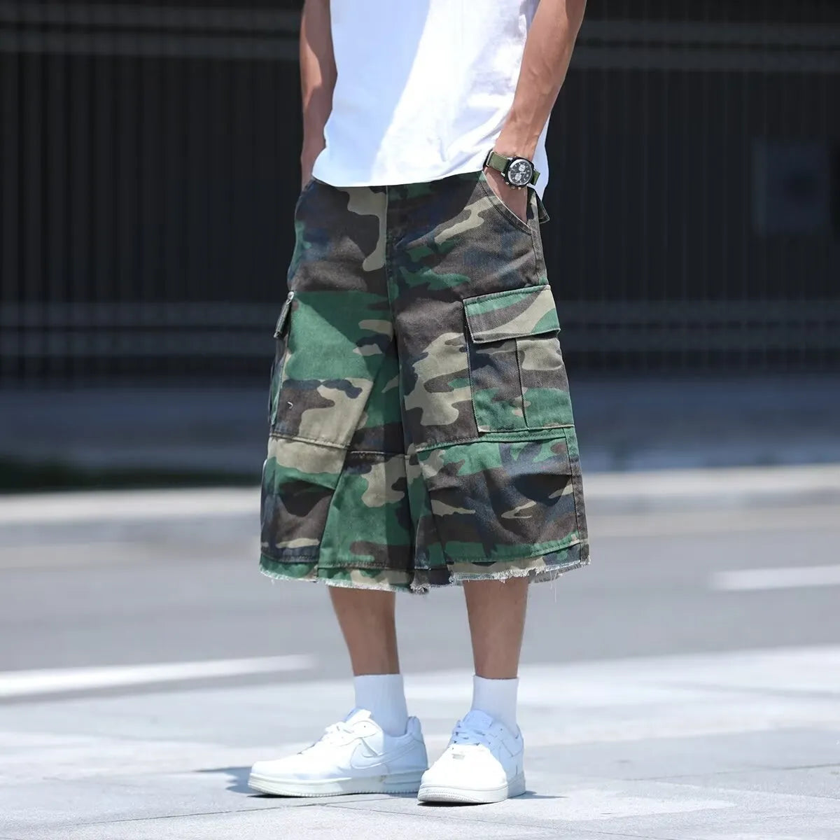 Men's cotton camouflage shorts in American retro style with loose fit and cropped length