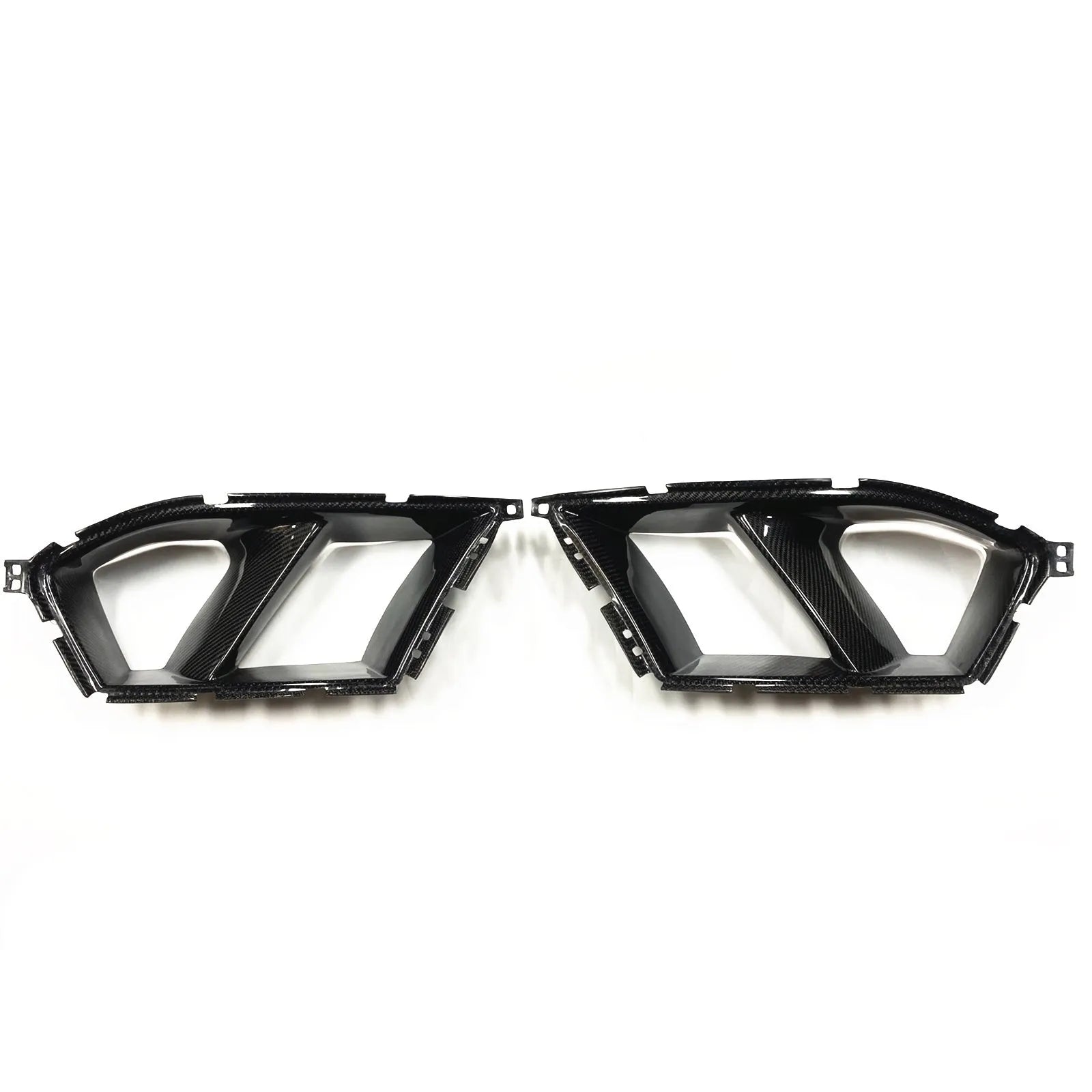 Black dry carbon fibre front bumper grille for BMW M3 M4 G80 G82 with 3K weave pattern.