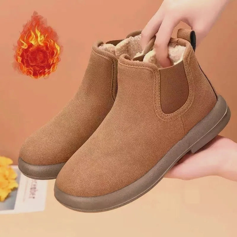 Women's flat ankle boots in suede with round toe, shown in black, brown or khaki, sizes 36-43.