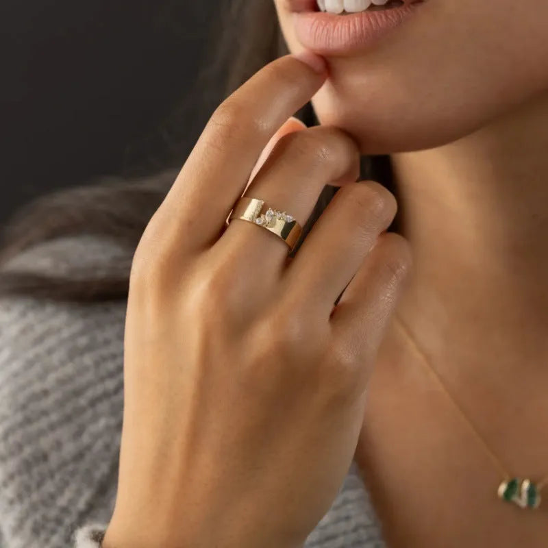 Gold electroplated women's ring with zircon accent on copper band