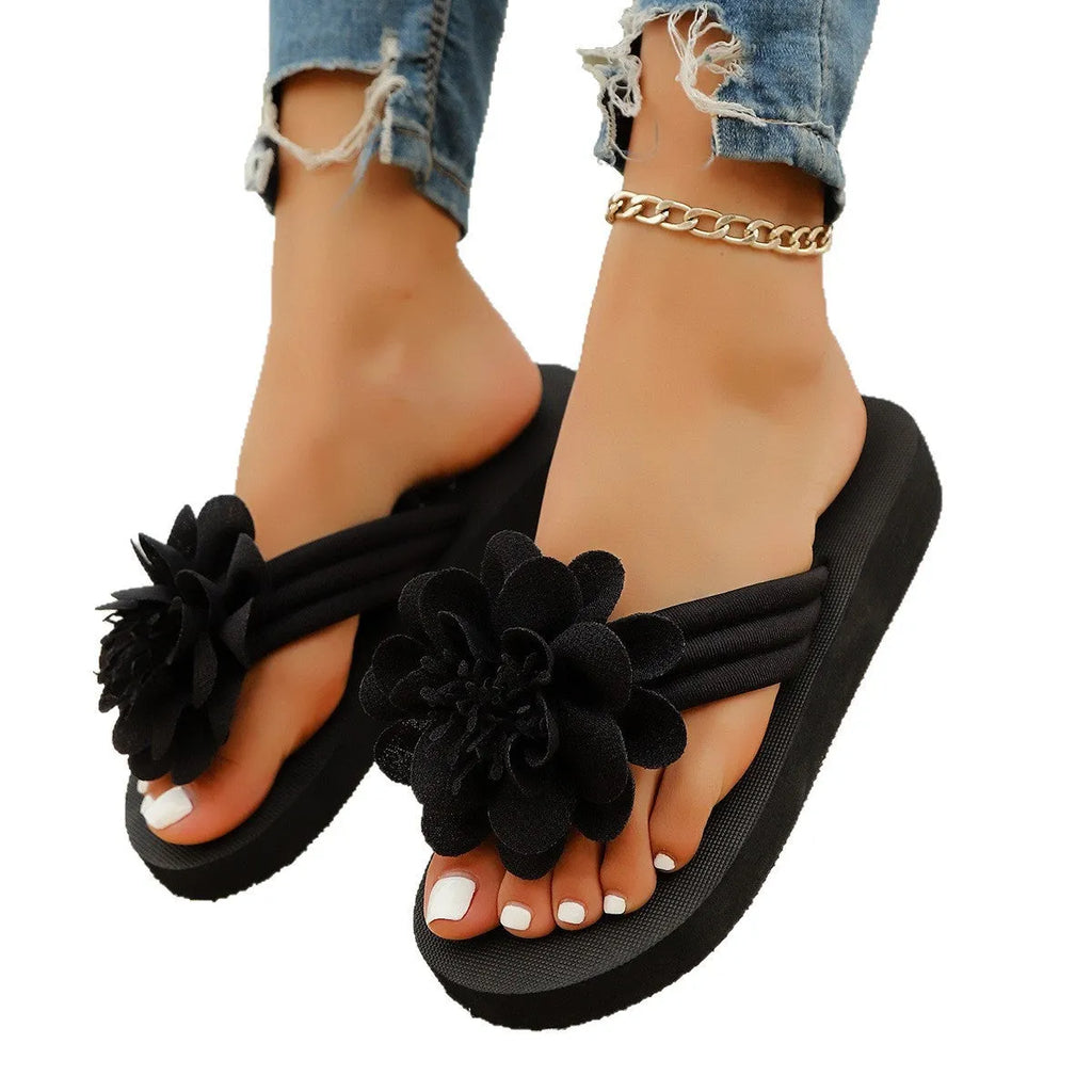 Solid-colour flower flip-flops with a lightweight EVA sole on a beige background.