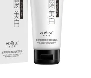 White tube of 100ml whitening and freckle-removing facial cleanser for pore cleansing.