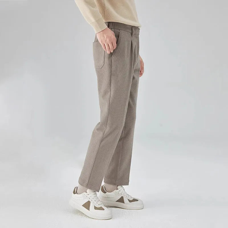 Men's straight-leg corduroy trousers in loose fit with micro elasticity