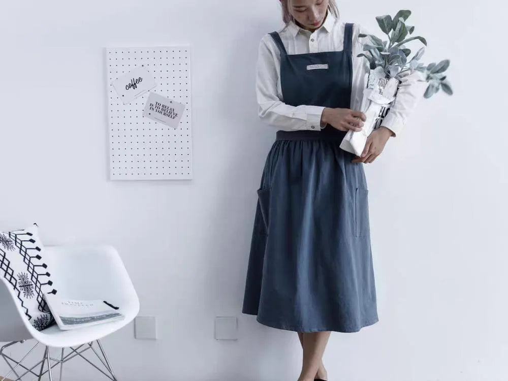 Cotton sleeveless kitchen apron in one size with plain antifouling design, available in six colours