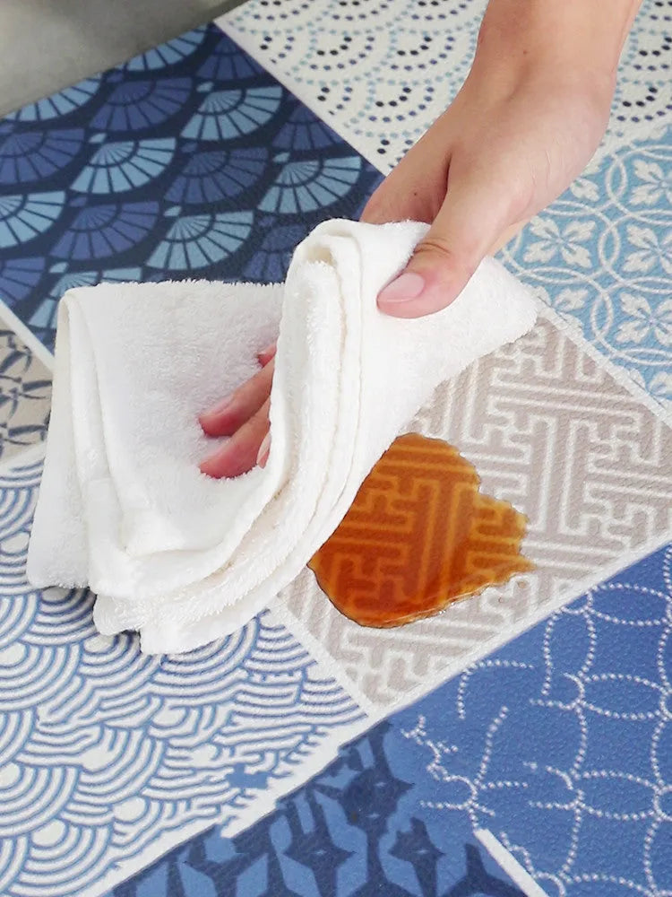 Machine woven leather kitchen floor mat with geometric pattern in black, 40x60cm size