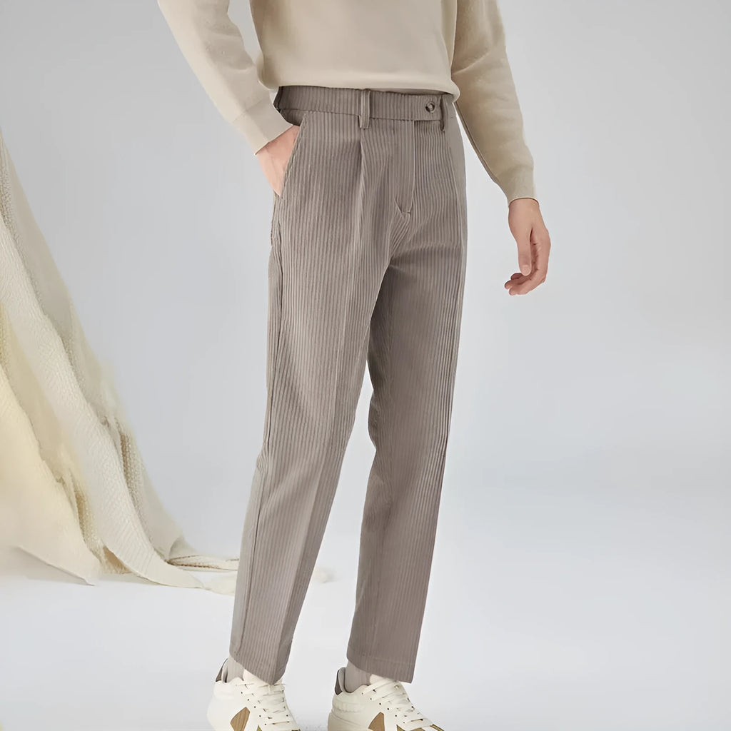 Men's straight-leg corduroy trousers in loose fit with micro elasticity