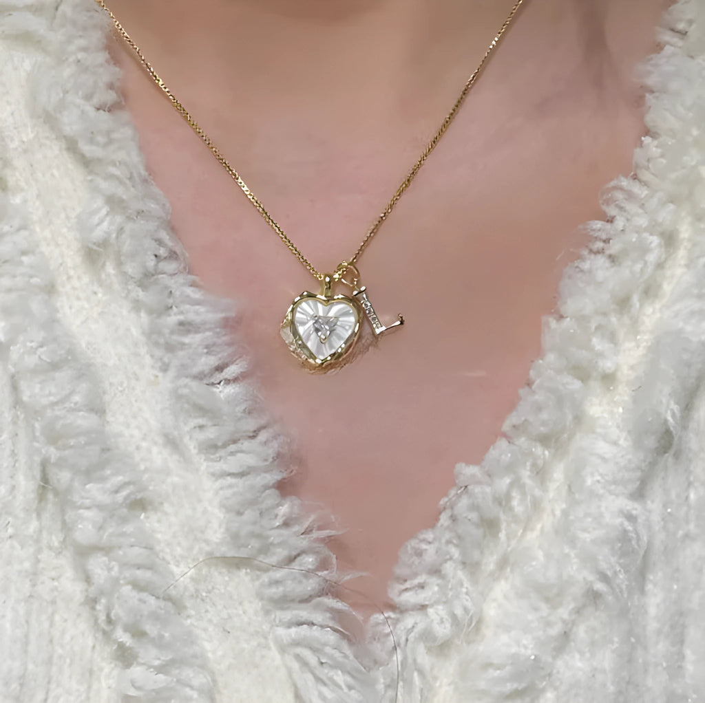 Mixed material pendant necklace for women, heart shaped and geometric designs, regular chain, colour options A-M.