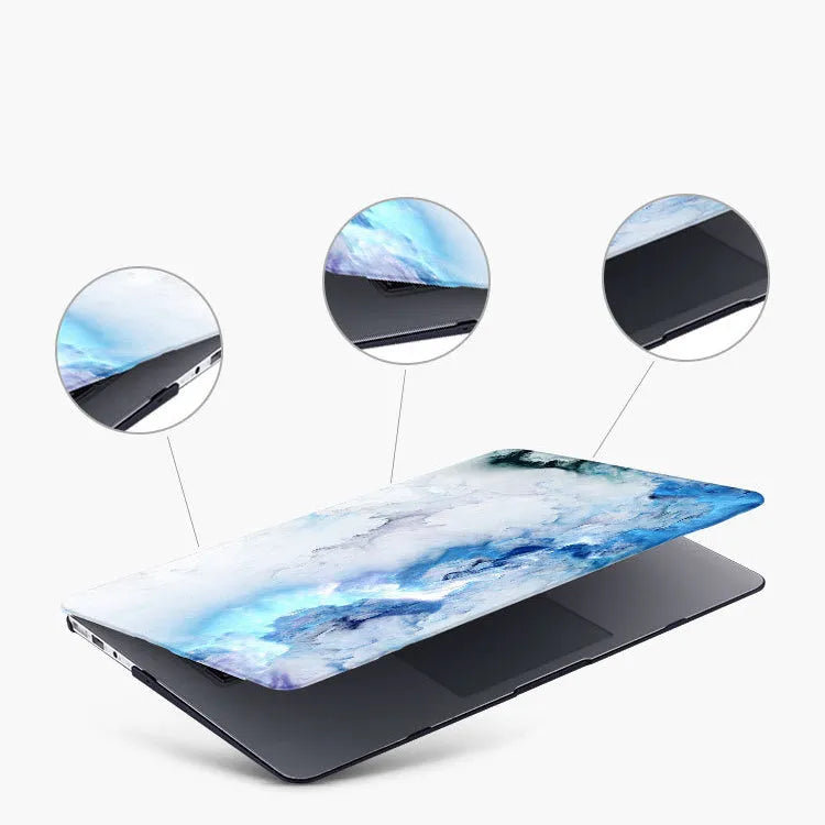 Plastic hard shell case for MacBook in black, white or RS555, thin and scratchproof, with top and bottom pieces.