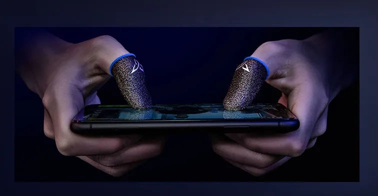 Green game thumb sleeves made of silver fibre with a 3M reflective logo, for sweat absorption during gaming.