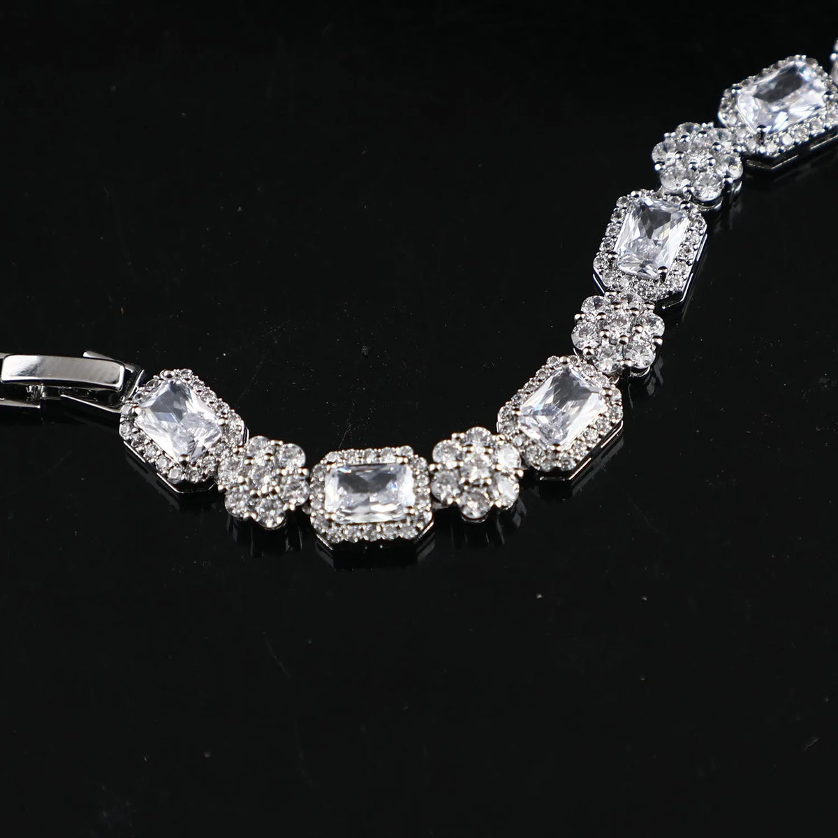 Copper real white gold full zircon claw chain bracelet for women, silver colour, floral geometric design