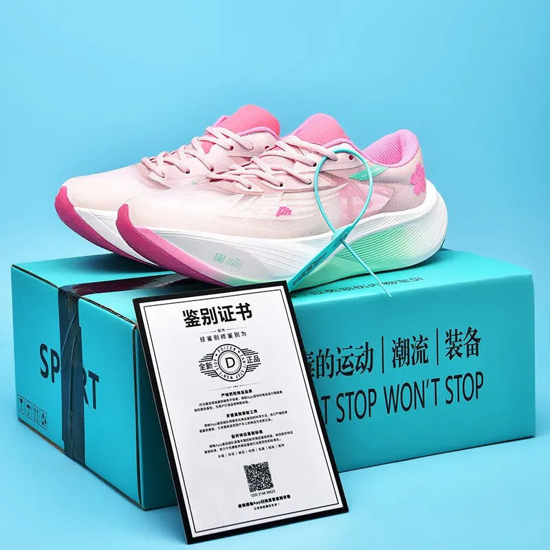 Low-top racing sneaker in glacier colour with carbon plate, natural rubber sole, and lace-up front.