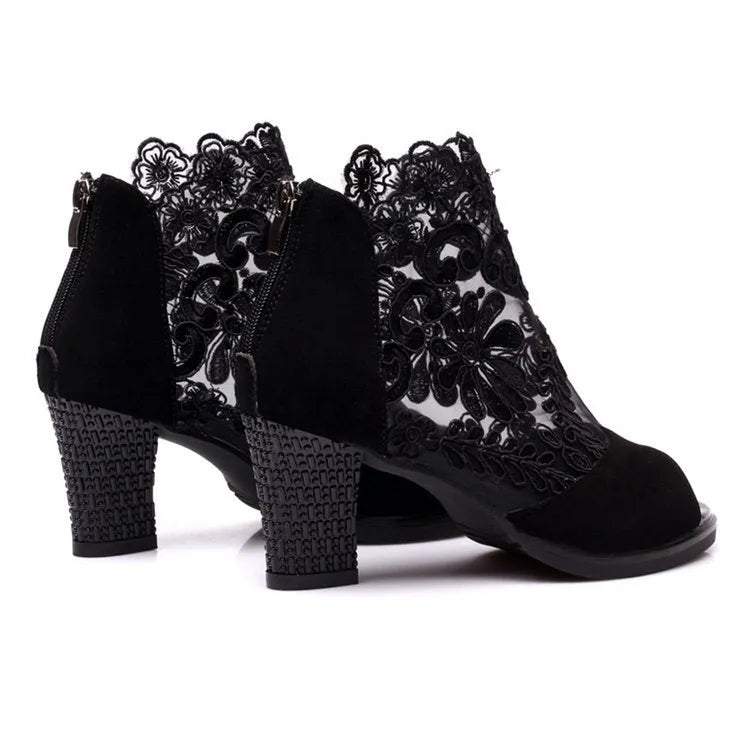 Black lace women's gladiator sandals with square heel and flower detailing