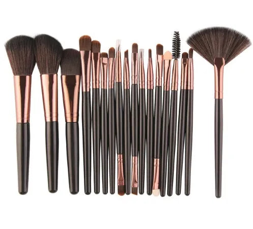 MAANGE 18 piece makeup brush set with a fan brush and synthetic bristles