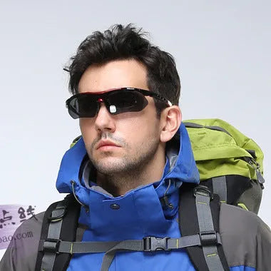 Polarised riding sunglasses in black frame, PC material, for cycling outdoor sports, windproof design