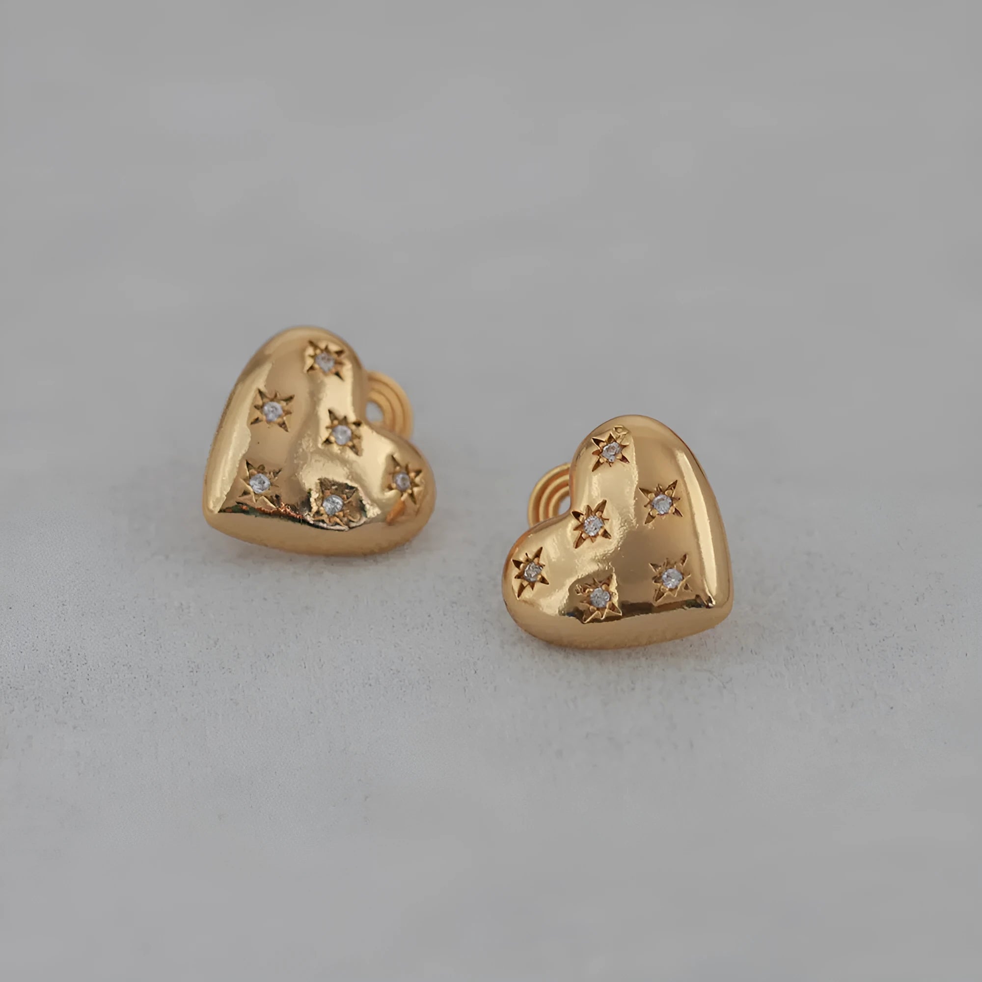Light luxury 3D high-end copper heart earrings for women, electroplated finish, silver stud or clip style