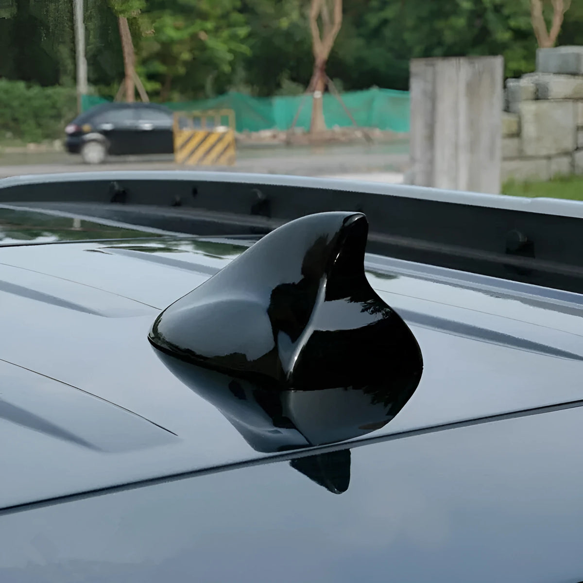 Car shark fin antenna in black with ABS shell and FM/AM connection cable
