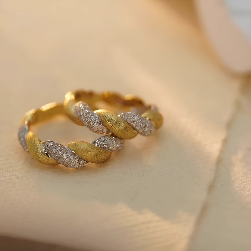 S925 sterling silver twist ring for women, yellow gold finish, geometric pointed band on white background
