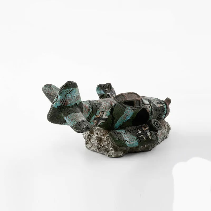 Resin aquarium ornament simulation of aircraft wreckage 8cm high for fish tank decoration