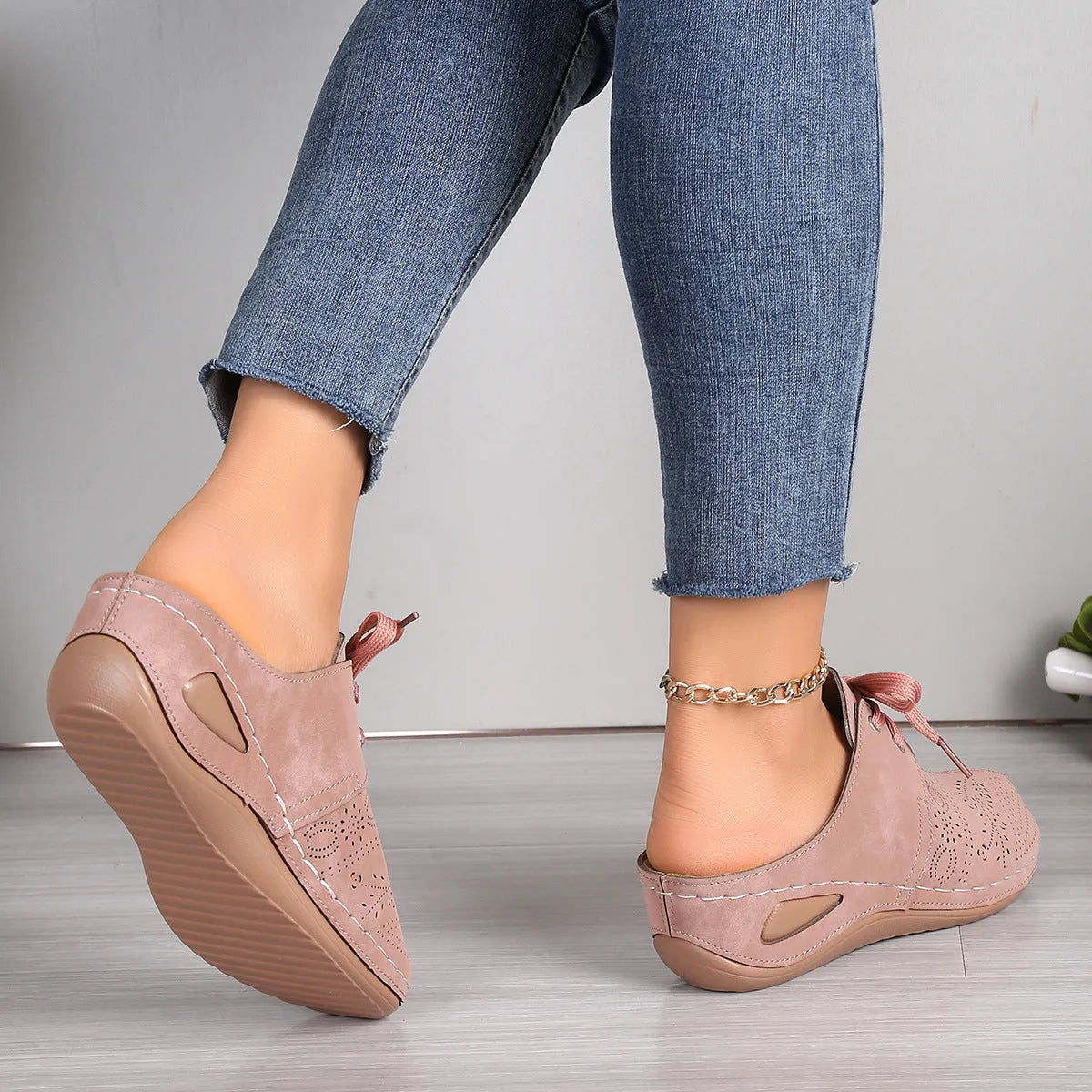 Women's summer lace-up wedge slippers in suede with rubber sole and hollow-out design