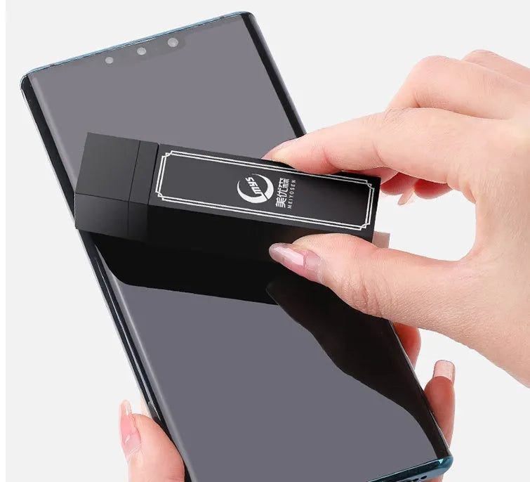 Disposable mobile phone screen cleaner kit with 40 cleaning sheets in black packaging