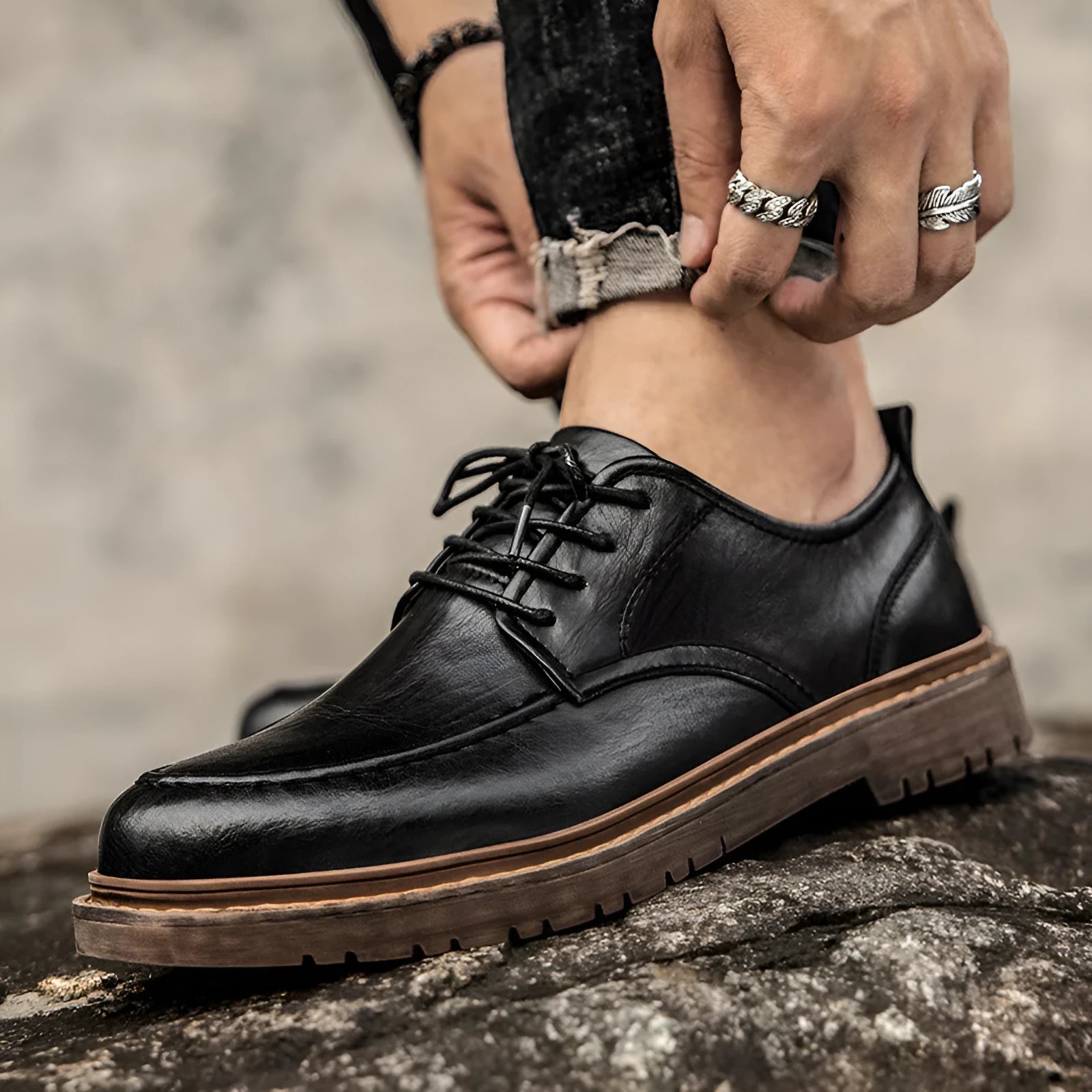 Men's black and brown low top casual leather shoes with round toe and rubber sole.