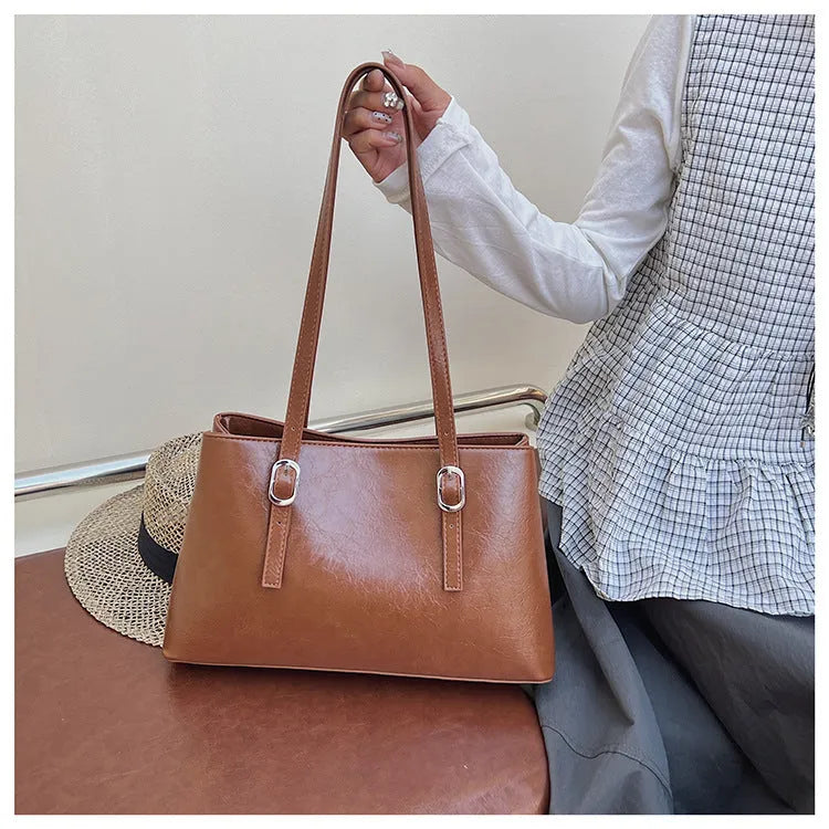 Retro underarm shoulder bag in PU material with horizontal square shape, double jointed strap, and sandwich pocket – large capacity handbag