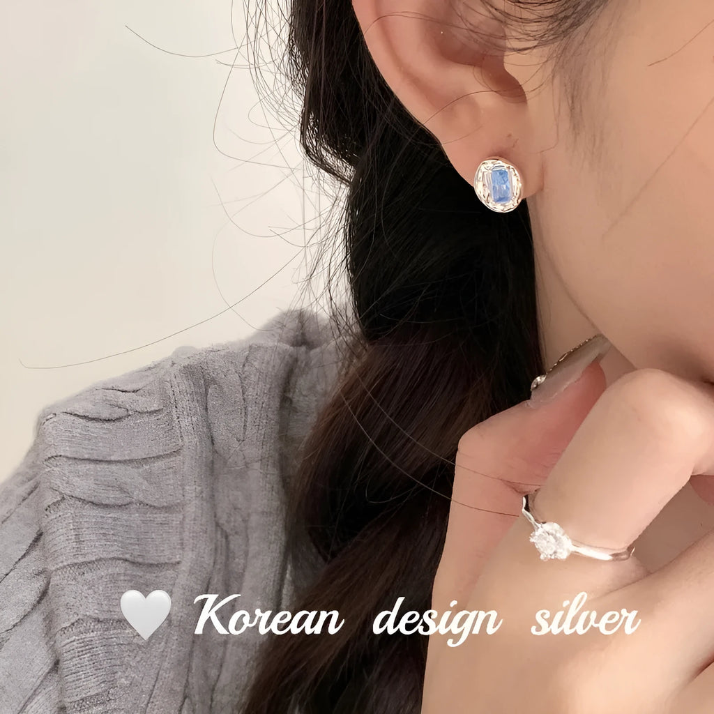 S925 sterling silver oval earrings with heart-wrapped blue diamond design in silver colour