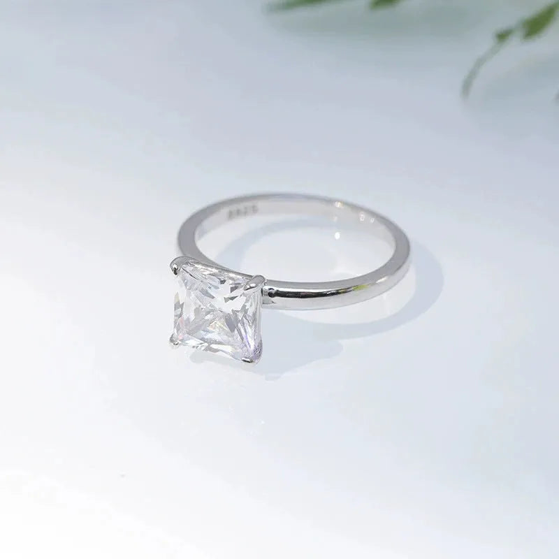 Women's geometric round ring in 925 silver with zirconium detailing in silver gold rose gold colours